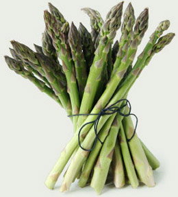 preparing fresh asparagus